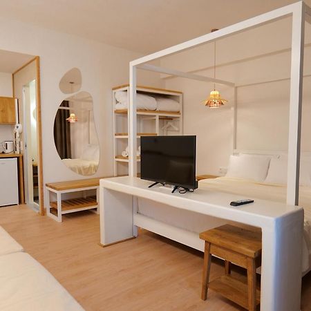 Alex & Sofi Hotel Himarë Extérieur photo