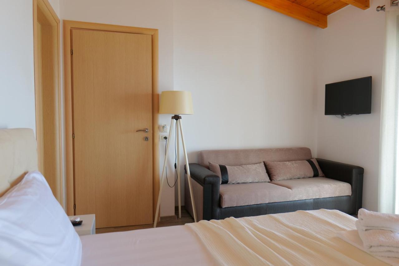 Alex & Sofi Hotel Himarë Extérieur photo