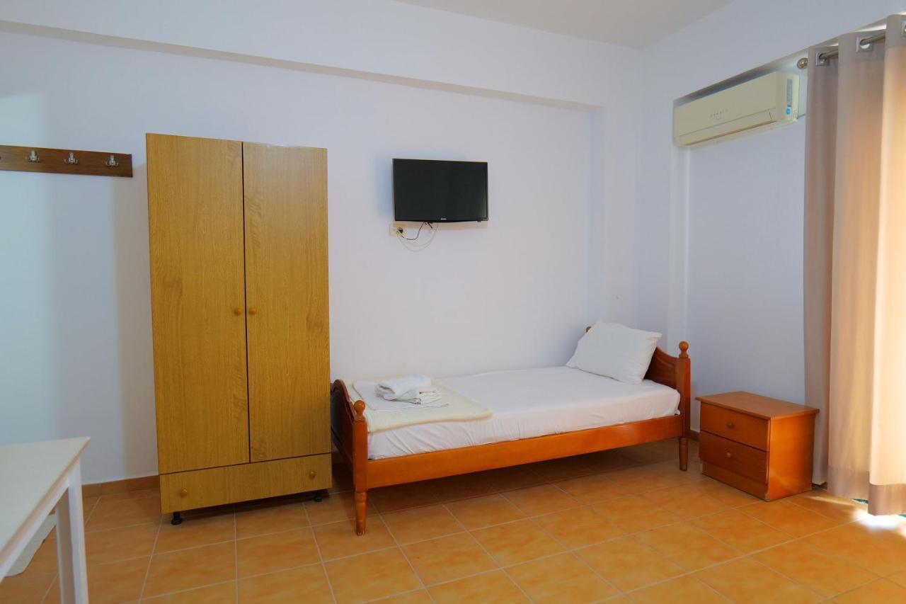 Alex & Sofi Hotel Himarë Extérieur photo