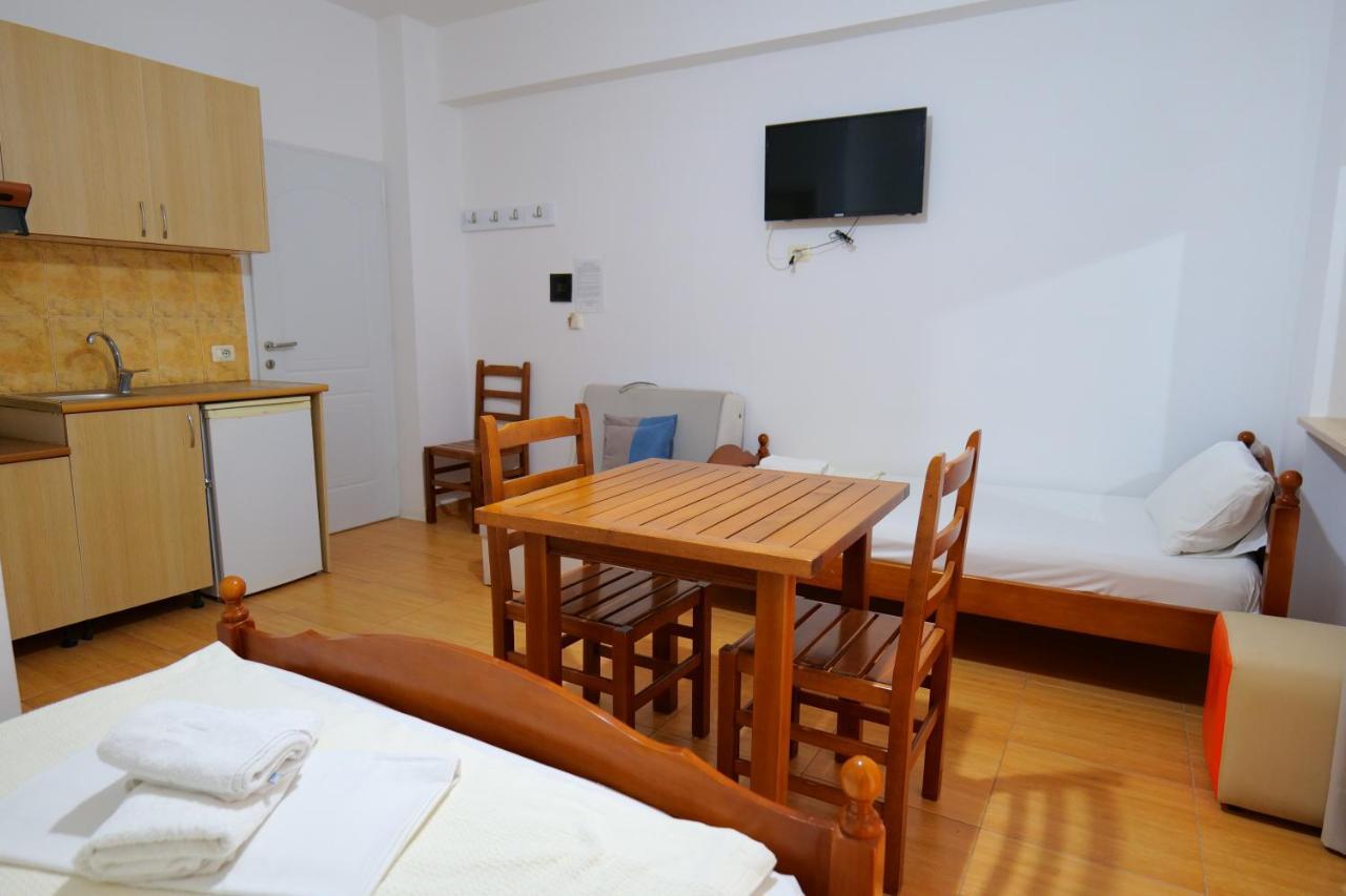 Alex & Sofi Hotel Himarë Extérieur photo
