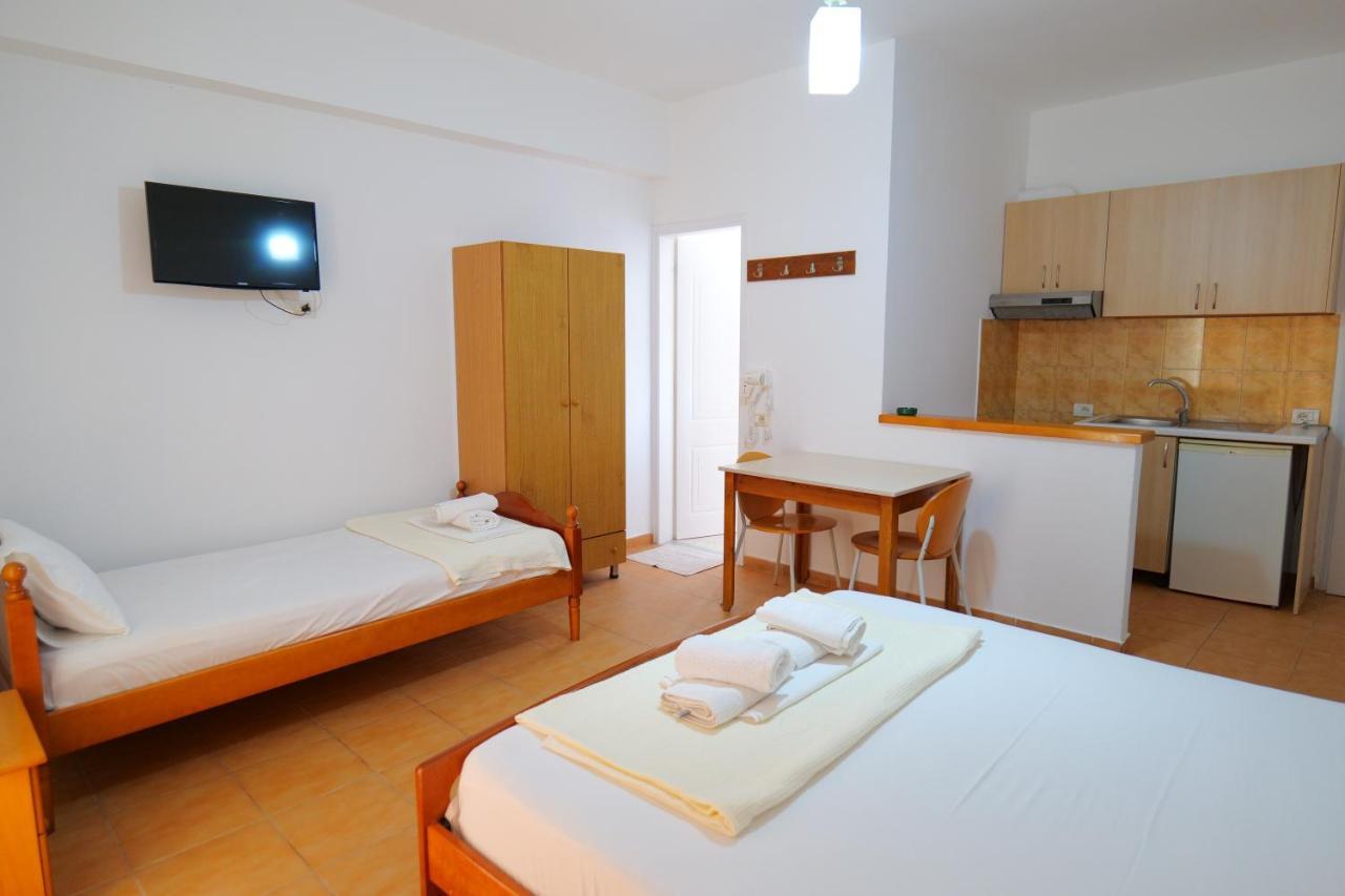 Alex & Sofi Hotel Himarë Extérieur photo