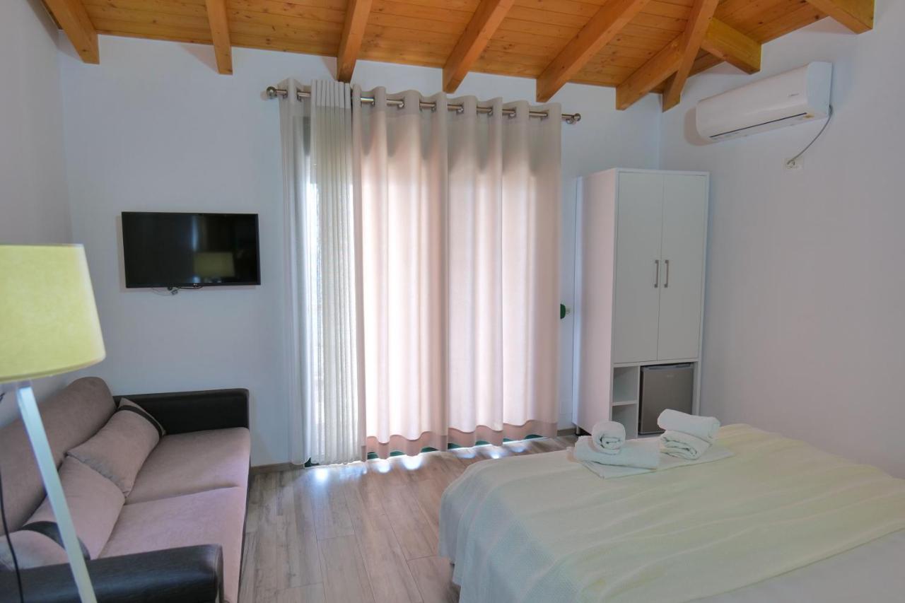Alex & Sofi Hotel Himarë Extérieur photo