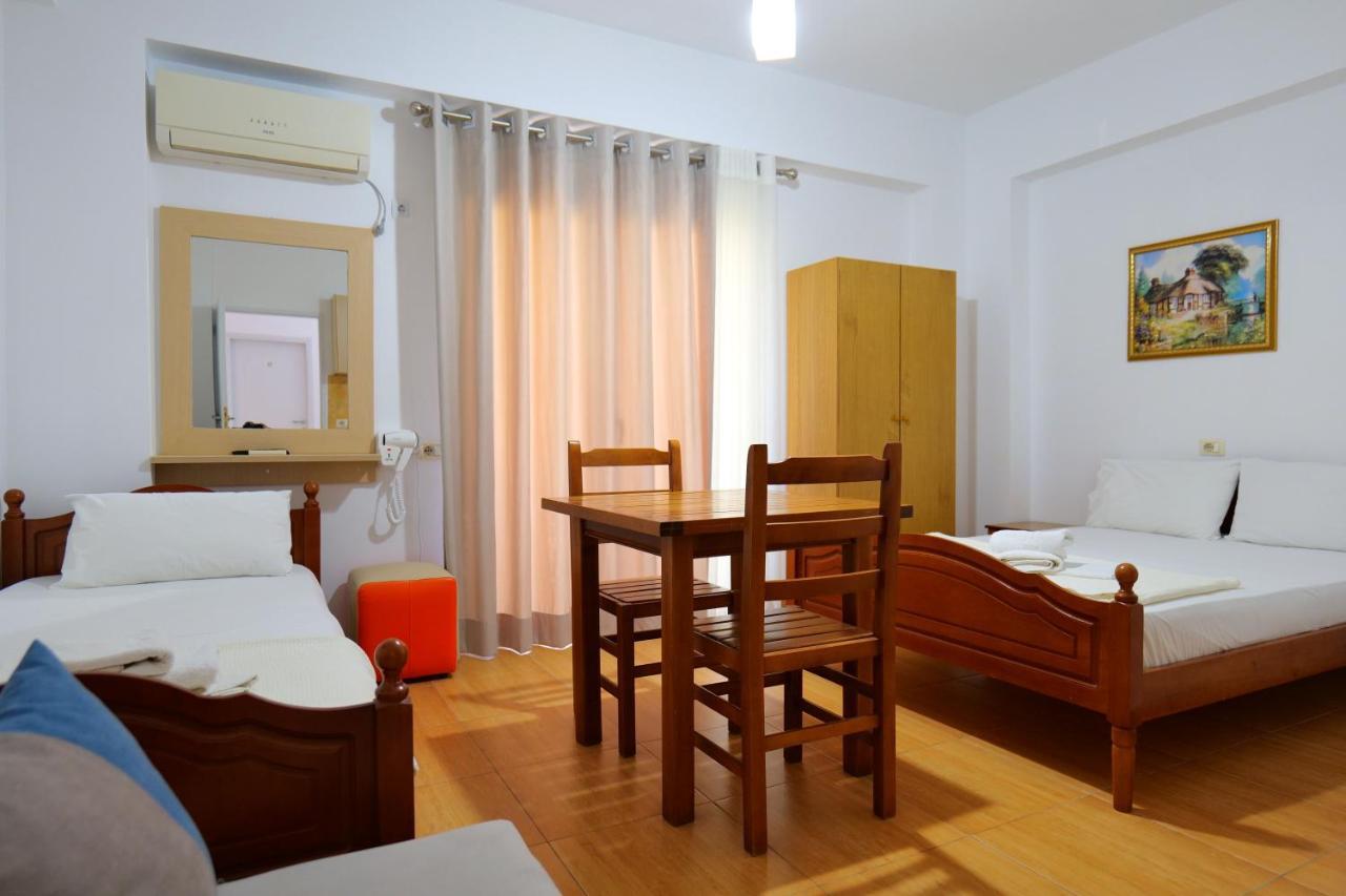 Alex & Sofi Hotel Himarë Extérieur photo