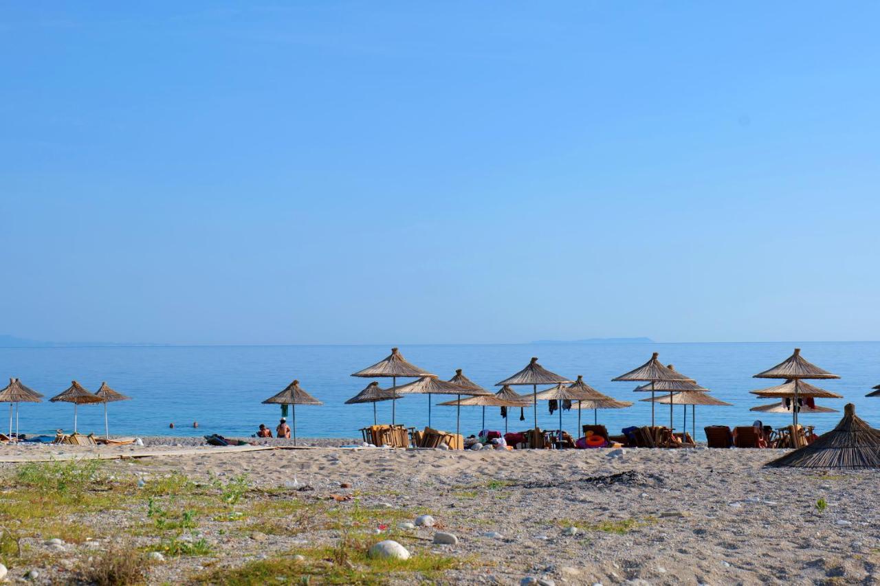 Alex & Sofi Hotel Himarë Extérieur photo