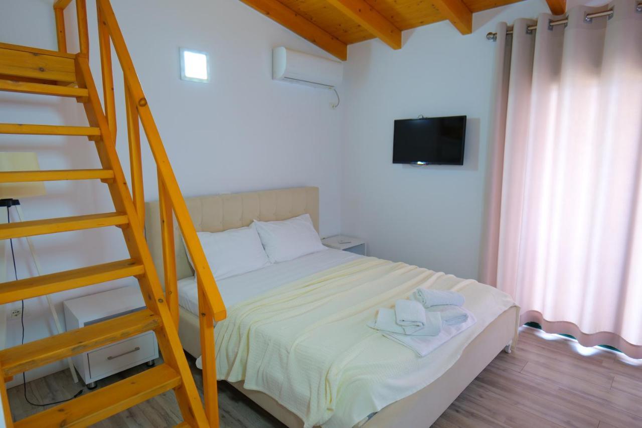 Alex & Sofi Hotel Himarë Extérieur photo