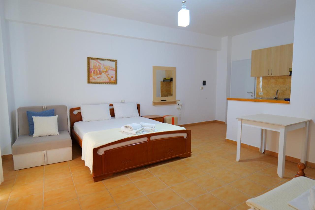 Alex & Sofi Hotel Himarë Extérieur photo