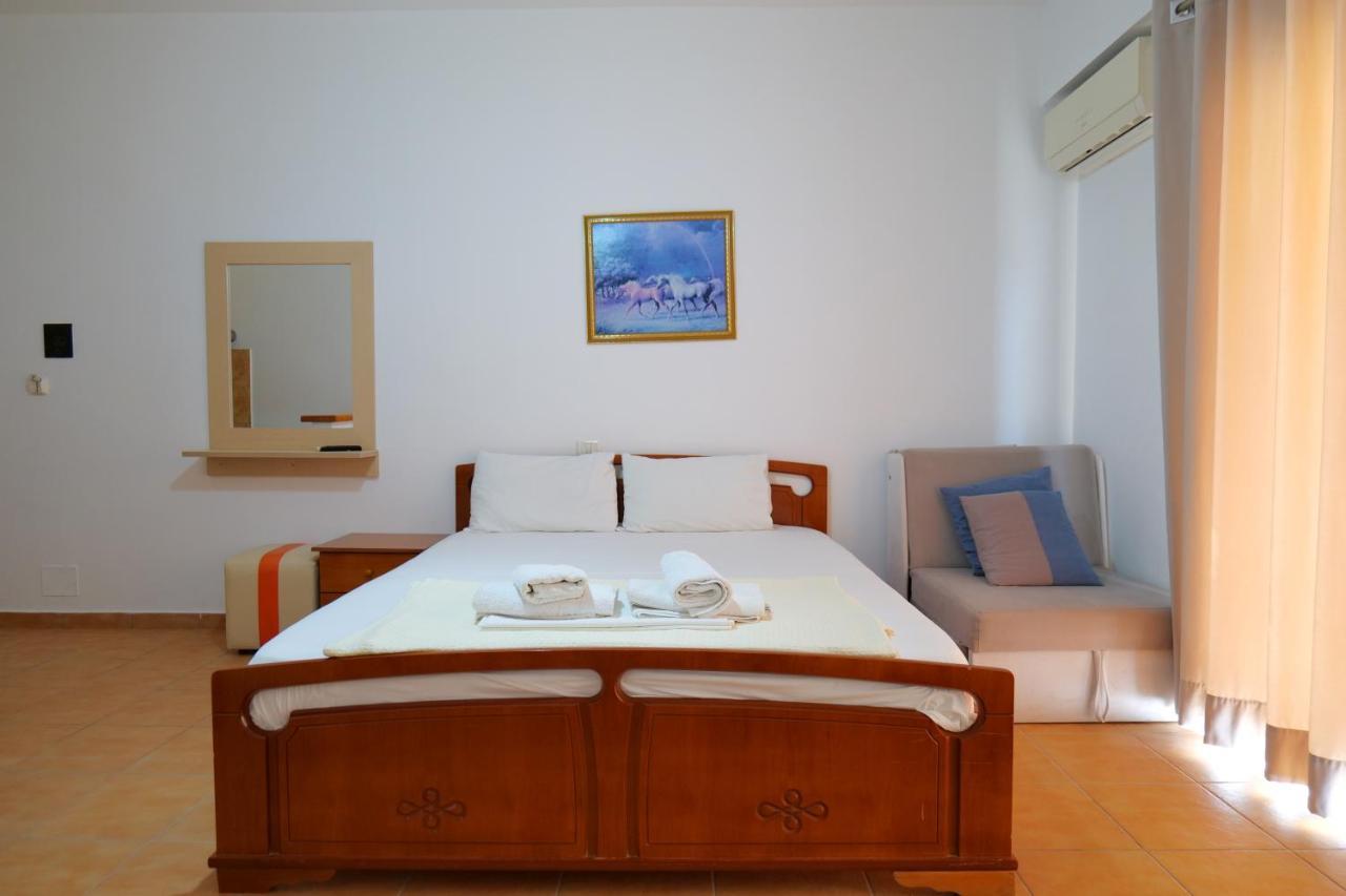 Alex & Sofi Hotel Himarë Extérieur photo