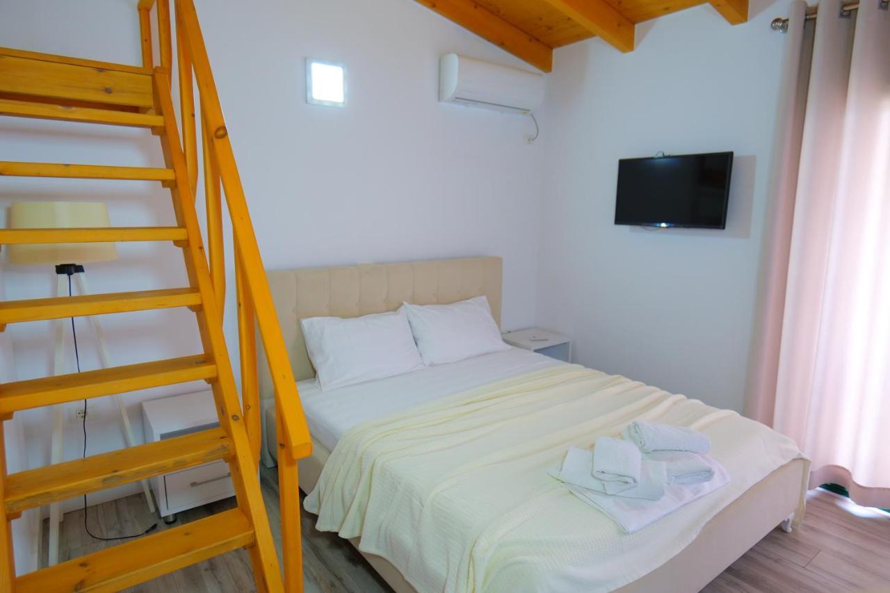 Alex & Sofi Hotel Himarë Extérieur photo