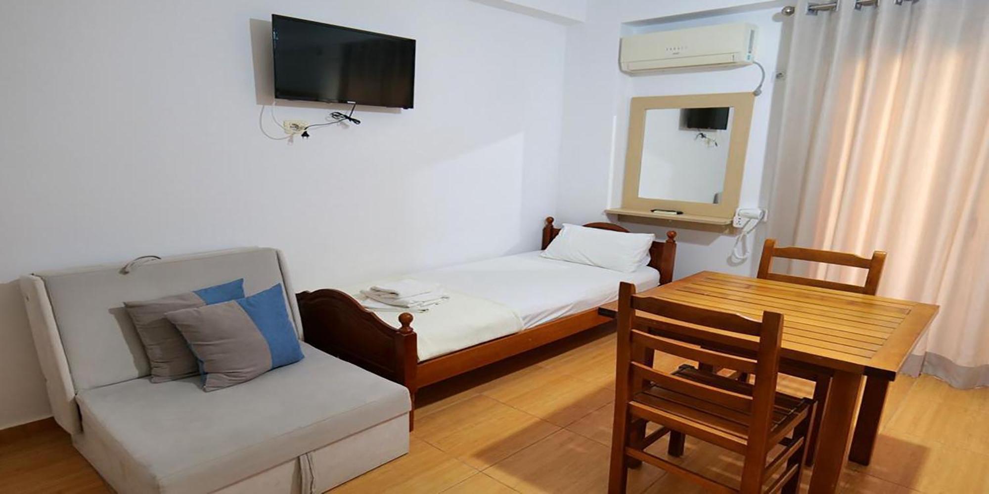 Alex & Sofi Hotel Himarë Extérieur photo